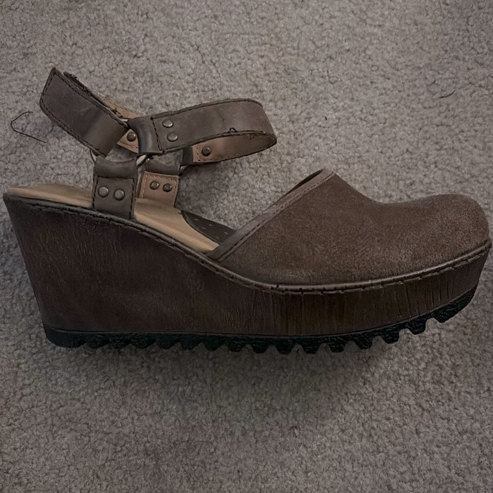 Boc wedge, brown suede, size 8. Never worn